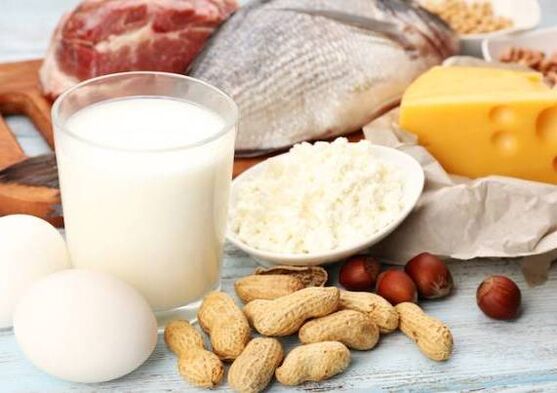 Latticini, pesce, carne, noci e uova la dieta della dieta proteica